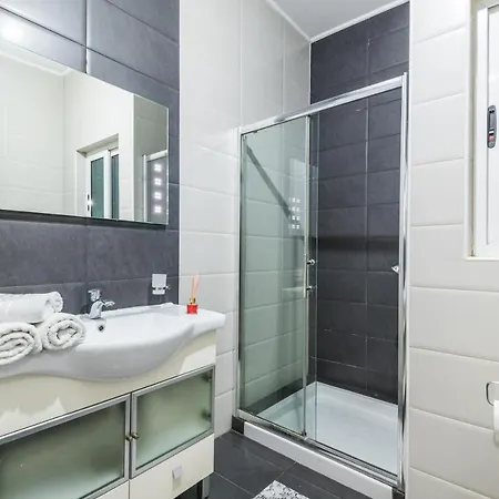 Apartamento Sea View 2 Bedroom With Patio St Julians San Julián